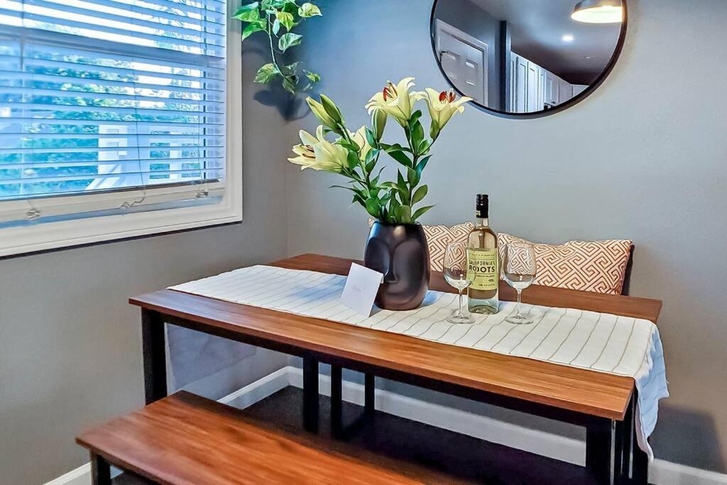 Apartment Located In Historic District Mins To Downtown, Beaches & Convention Center Long Beach Bagian luar foto