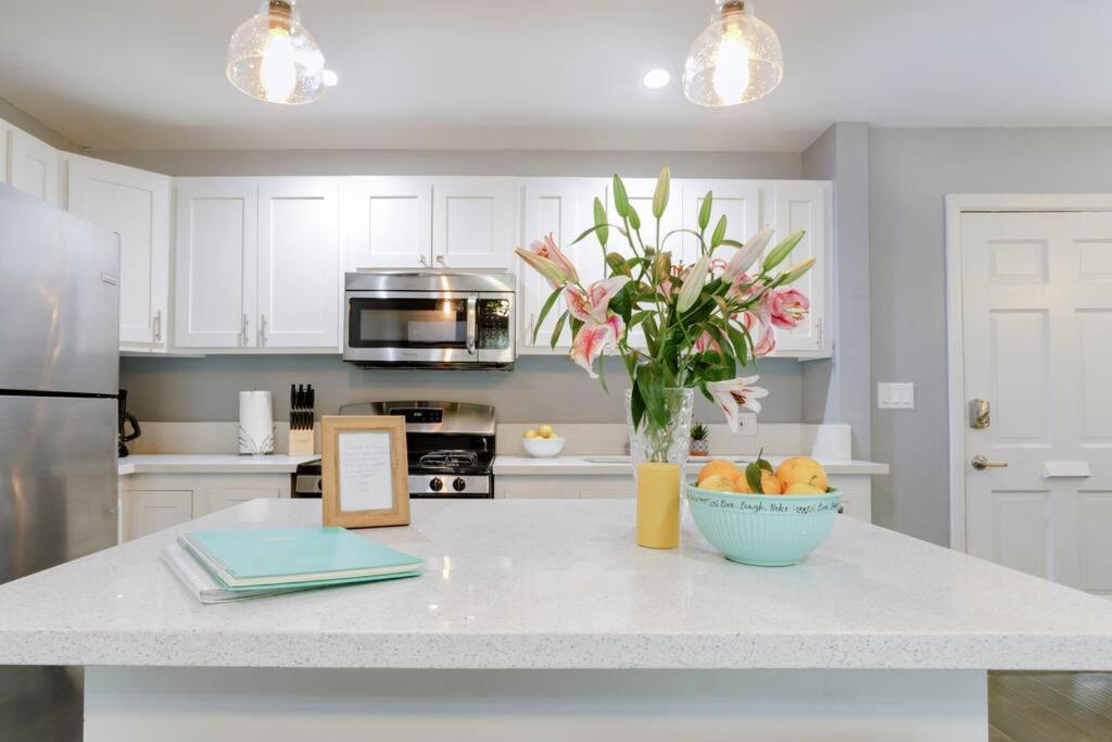 Apartment Located In Historic District Mins To Downtown, Beaches & Convention Center Long Beach Bagian luar foto